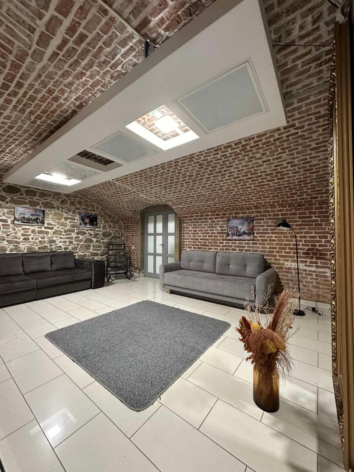 2Х Кім-Й Loft На Площі Філармонії By Willox Lägenhet Tjernivtsi Exteriör bild